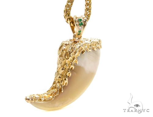 David Yurman Men's Roman Claw Amulet in 18k Gold | Lee Michaels Fine  Jewelry stores