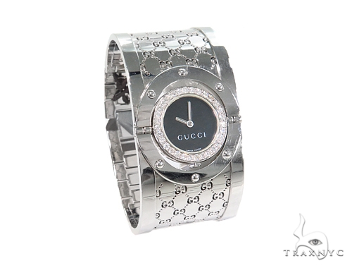 Pave Diamond Gucci 112 Twirl Bangle Ladies Watch YA112413