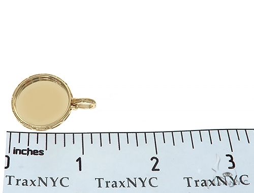 14K Yellow Gold Special Edition Round Photo Pendant Edged Frame 65312