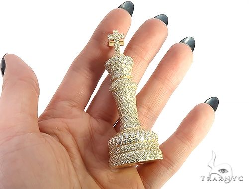 King chess hot sale piece pendant