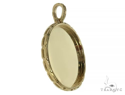 14K Yellow Gold Special Edition Round Photo Pendant Edged Frame 66163