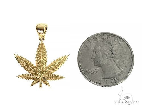 Solid gold weed hot sale leaf pendant